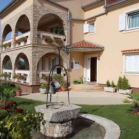 Malinska Apartment 1 Sveti Anton  Екстериор снимка