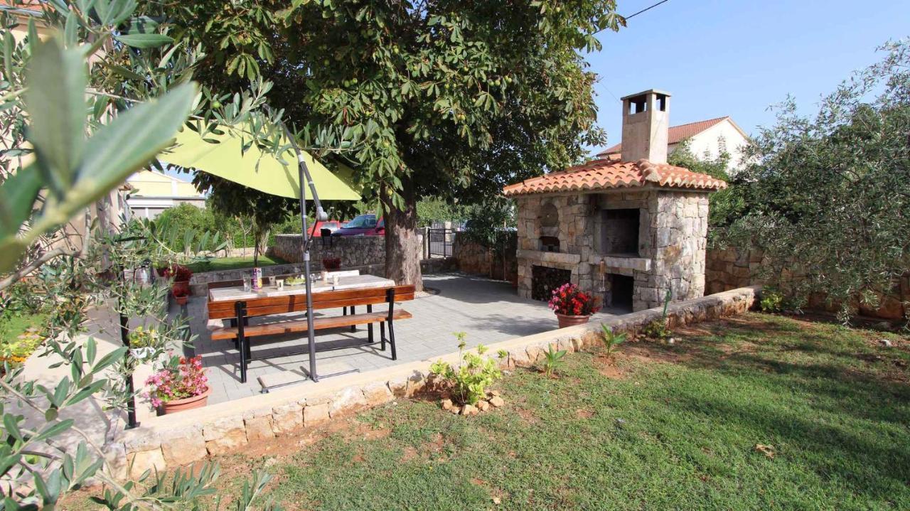 Malinska Apartment 1 Sveti Anton  Екстериор снимка