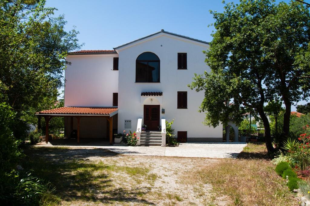 Malinska Apartment 1 Sveti Anton  Екстериор снимка