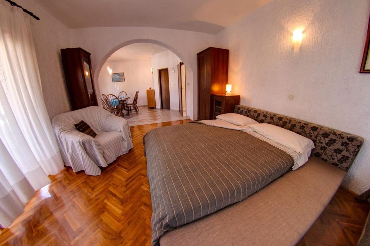 Malinska Apartment 1 Sveti Anton  Екстериор снимка