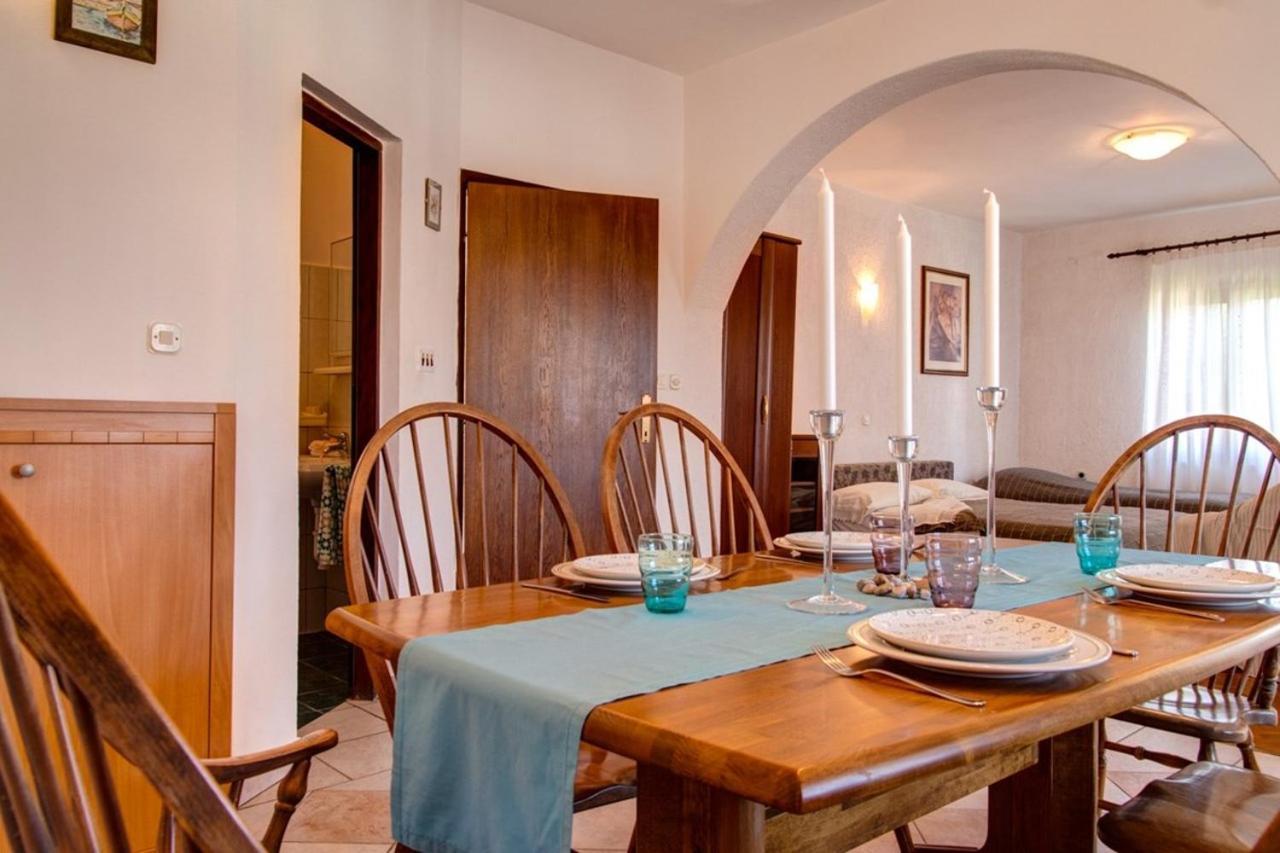 Malinska Apartment 1 Sveti Anton  Екстериор снимка