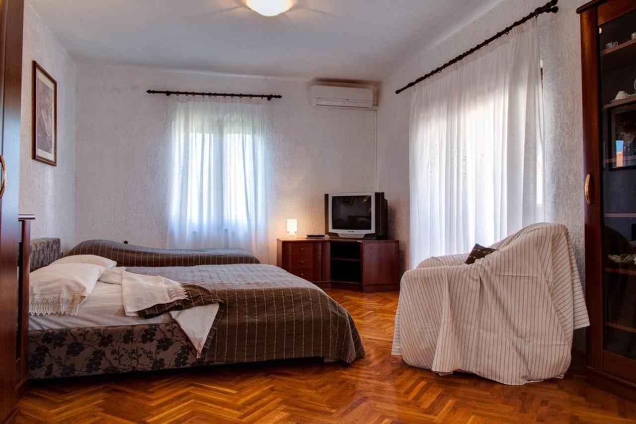 Malinska Apartment 1 Sveti Anton  Екстериор снимка