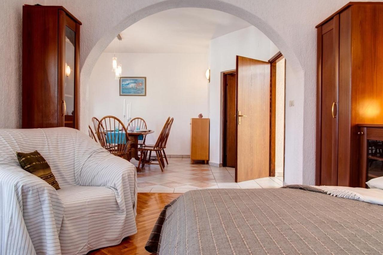 Malinska Apartment 1 Sveti Anton  Екстериор снимка