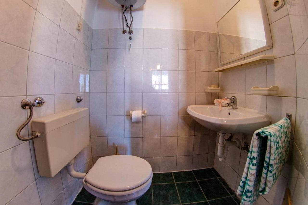 Malinska Apartment 1 Sveti Anton  Екстериор снимка